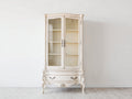 Vitrina de madera y vidrio 100 x 45 x 190 cm - blanco envejecido - estilo clásico con 2 puertas y 1 cajón